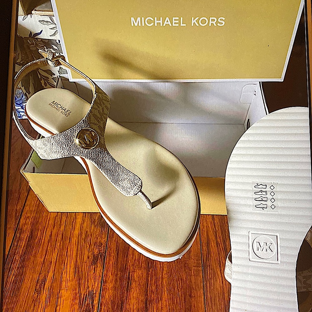 Michael Kors Judy Thong-Size 10, NEW